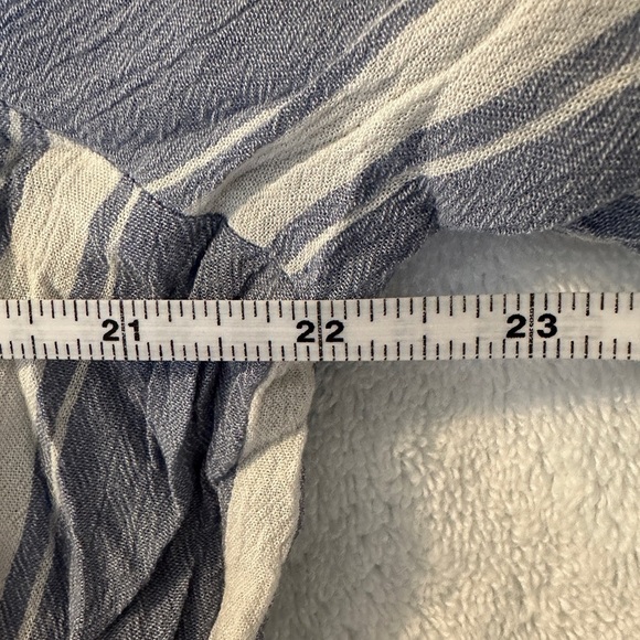 American Eagle top. - Picture 5 of 9